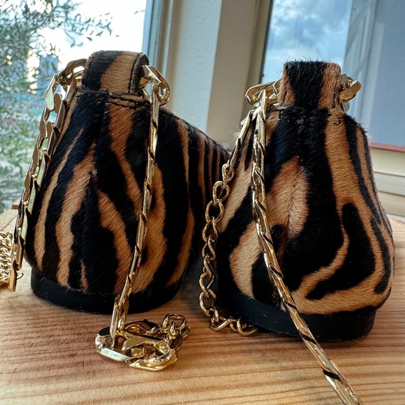 Vincent Camuto ankle chain “Latenla” tiger print cow hair square toe ballet flat - Picture 8 of 12